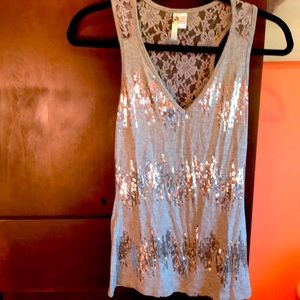 Women’s gray tank top